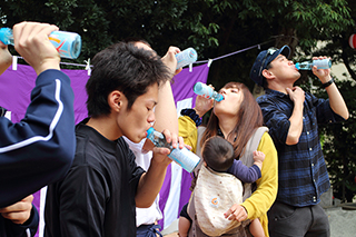 ラムネ早飲み大会｜平尾八幡宮奉納秋祭り｜ひらぐらフェスティバル