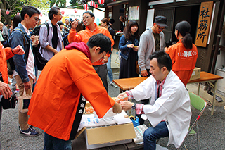 タマゴのつかみ取り｜平尾八幡宮奉納秋祭り｜ひらぐらフェスティバル